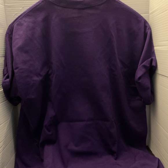 Everyone loves a tee shirt Heels and flowers - Picture 3 of 3